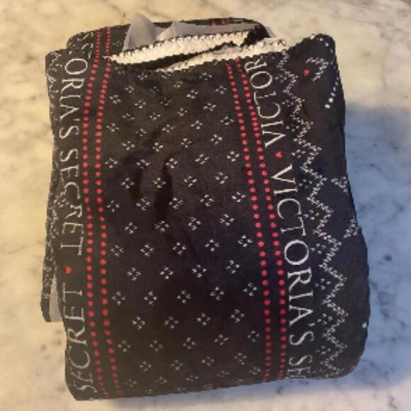 Victorias Secret Holiday Sherpa Throw Blanket